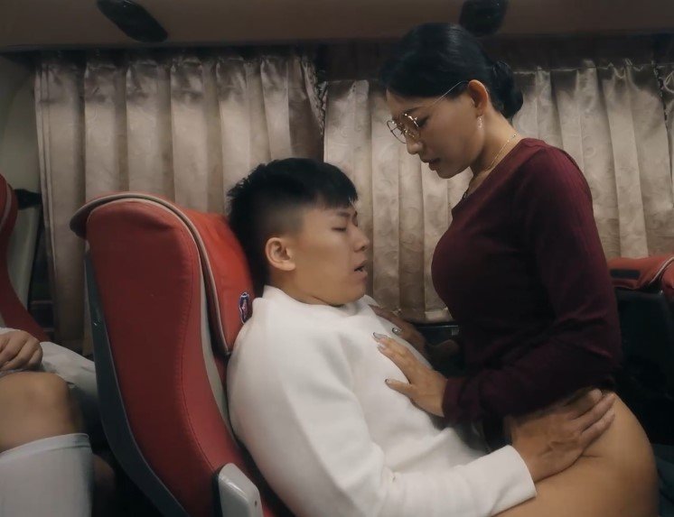 Secret sex on a bus, suppressing moans of pleasure